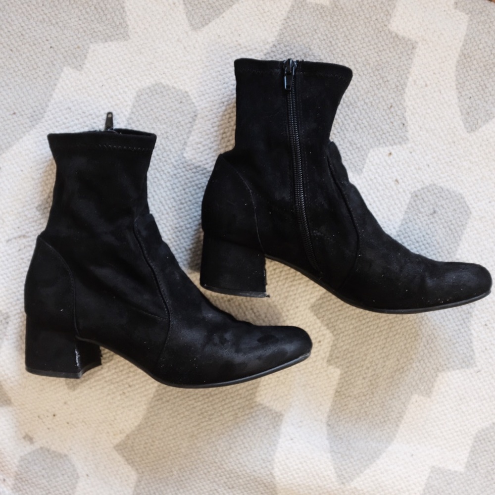 Naturalizer suede comfort ankle boots - almost new